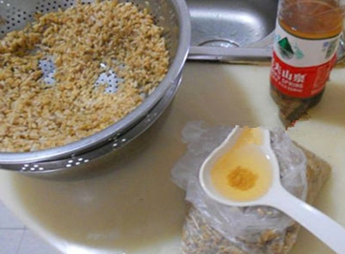冬天钓鲫鱼配制饵料的经验_WWW.YUJUCEPING.COM