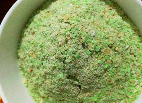 自制饵料专攻冬天钓鲤鱼_WWW.YUJUCEPING.COM