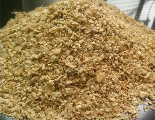 自制糟食发酵钓草鱼饵料_WWW.YUJUCEPING.COM