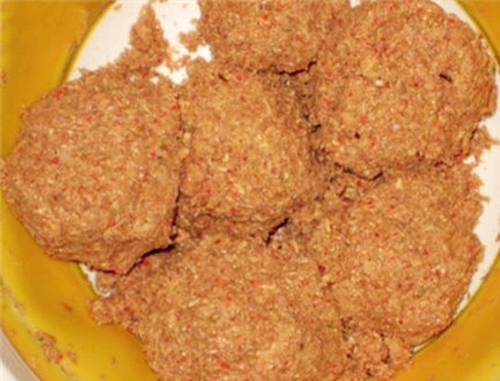 常用钓草鱼的饵料和窝料_WWW.YUJUCEPING.COM
