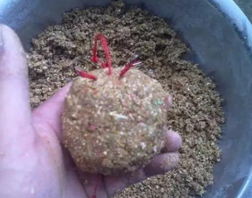 常用钓草鱼的饵料和窝料_WWW.YUJUCEPING.COM