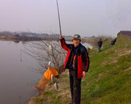 冬天水库串钩钓法技巧_WWW.YUJUCEPING.COM