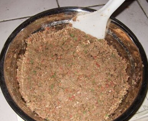专攻鲫鱼的丁香酒米拌麦麸饵_WWW.YUJUCEPING.COM