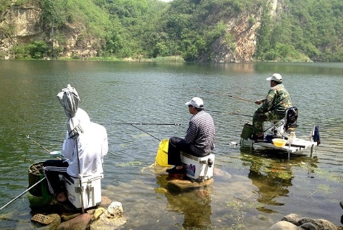 冬日竞技钓鲫鱼技巧_WWW.YUJUCEPING.COM