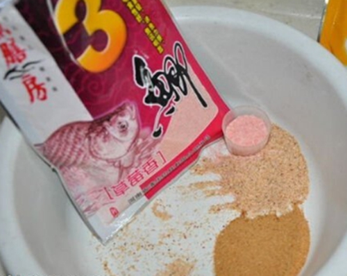 冬天钓鱼小药使用技巧_WWW.YUJUCEPING.COM