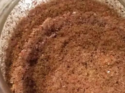 冬天钓鱼常用虾粉制作方法_WWW.YUJUCEPING.COM