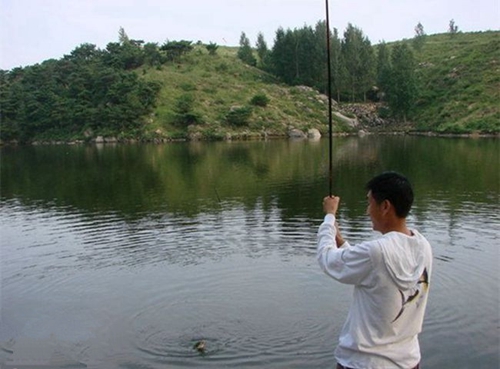 悬坠钓怎么找底方法_WWW.YUJUCEPING.COM