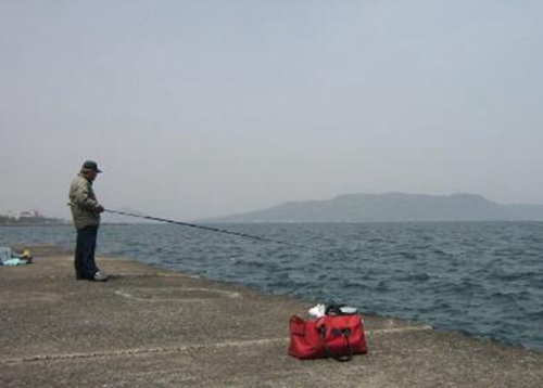 近海钓鱼的钓点选择技巧_WWW.YUJUCEPING.COM