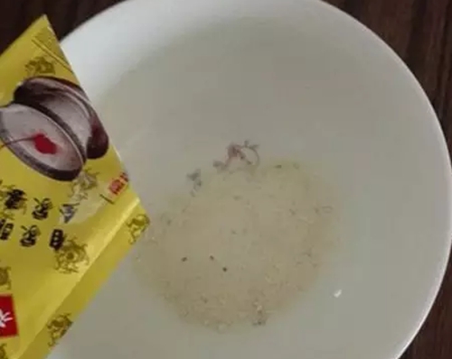 北方冬天野钓甜酒窝饵制作_WWW.YUJUCEPING.COM