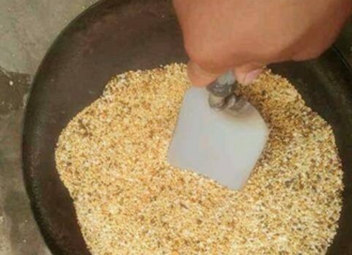 春天钓鱼自制特效钓鱼饵料_WWW.YUJUCEPING.COM