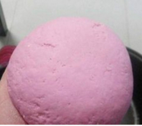 钓友自制钓鲤鱼月季花饵料_WWW.YUJUCEPING.COM
