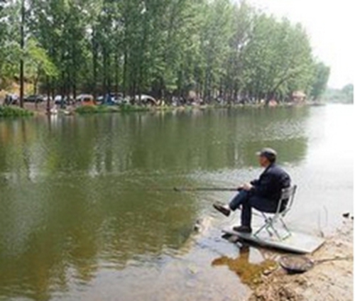 浅谈钓肥水鱼技巧_WWW.YUJUCEPING.COM
