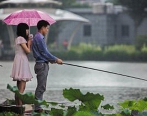 夏天深水钓鲫鱼注意事项_WWW.YUJUCEPING.COM
