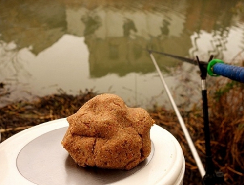鲤鱼喜欢的饵料搭配_WWW.YUJUCEPING.COM