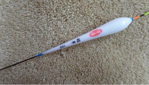 浮漂吃水的原因 怎么解决_WWW.YUJUCEPING.COM