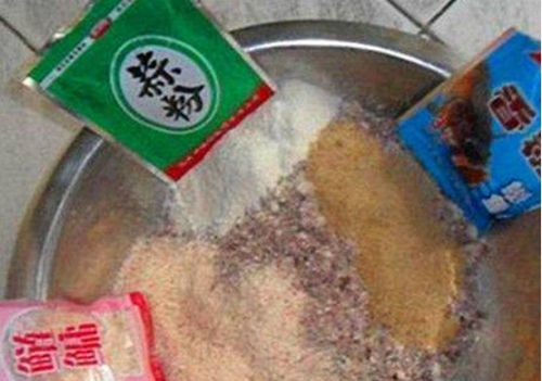 底钓鲢鳙的用饵技巧_WWW.YUJUCEPING.COM
