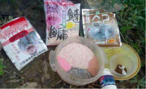 底钓鲢鳙的用饵技巧_WWW.YUJUCEPING.COM