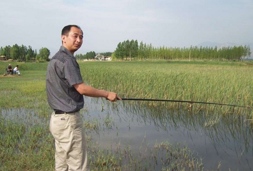 草窝的钓点选择方法_WWW.YUJUCEPING.COM