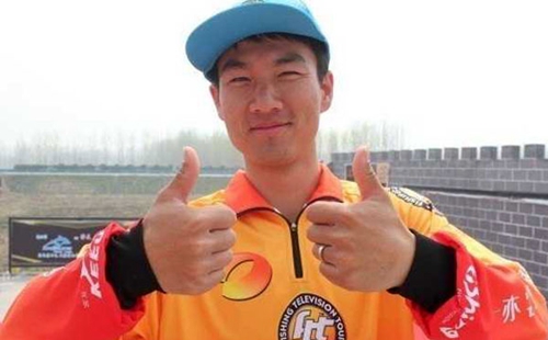钓鱼人黄杰_WWW.YUJUCEPING.COM