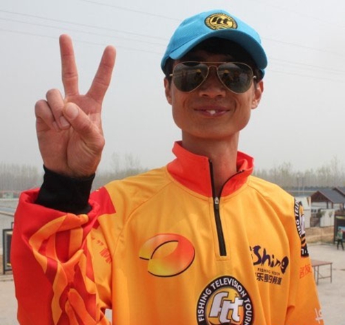 钓鱼人马焱_WWW.YUJUCEPING.COM