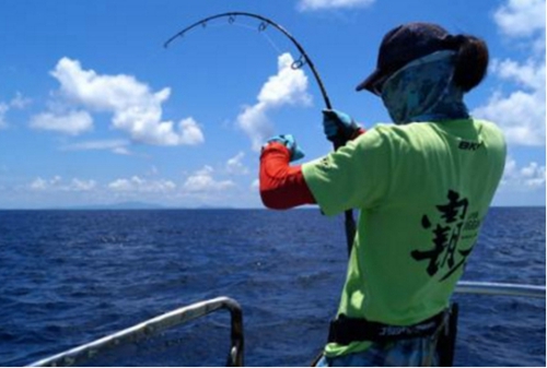 海钓铁板钓法技巧_WWW.YUJUCEPING.COM