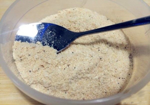 初冬钓鲫鱼饵料配方_WWW.YUJUCEPING.COM