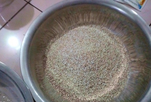 自制牛B鲫窝料配方_WWW.YUJUCEPING.COM