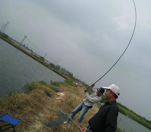钓鱼鳙鱼技巧怎么选择钓点_WWW.YUJUCEPING.COM