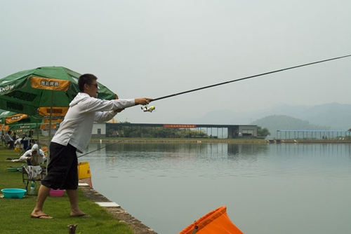 钓鲫鱼地点的选择_WWW.YUJUCEPING.COM