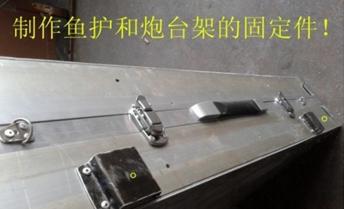 钓友DIY铝合金小钓台过程_WWW.YUJUCEPING.COM