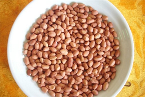 图解自制花生粉钓鱼饵料_WWW.YUJUCEPING.COM