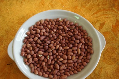 图解自制花生粉钓鱼饵料_WWW.YUJUCEPING.COM