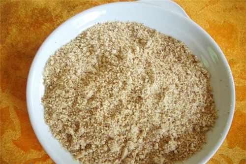 图解自制花生粉钓鱼饵料_WWW.YUJUCEPING.COM