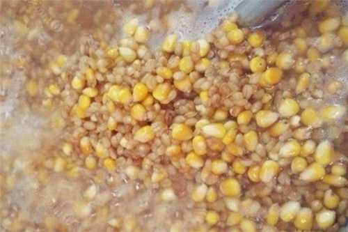 野钓常用到的鲫鱼饵配方_WWW.YUJUCEPING.COM