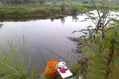 江河湖水野钓的技巧_WWW.YUJUCEPING.COM