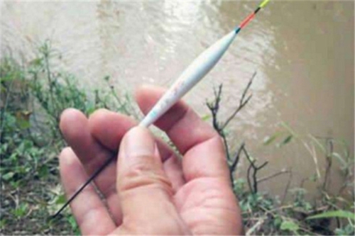 冬天浅水钓的注意事项_WWW.YUJUCEPING.COM