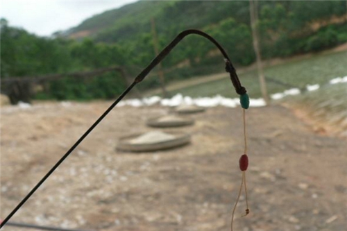 手竿钓的常见传统钓法_WWW.YUJUCEPING.COM