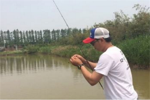 不同季节路亚野生鳜鱼的技巧_WWW.YUJUCEPING.COM