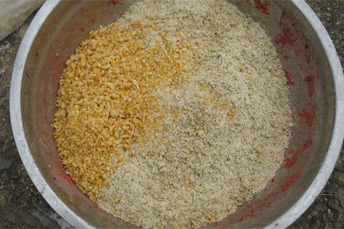 动物肝脏加工成粉当做钓鱼小药_WWW.YUJUCEPING.COM