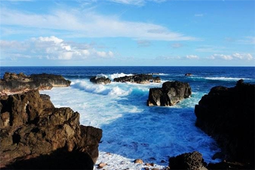 钓海鲈钓位选择技巧_WWW.YUJUCEPING.COM