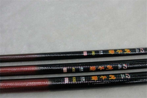 钓鱼避免断竿的方法_WWW.YUJUCEPING.COM
