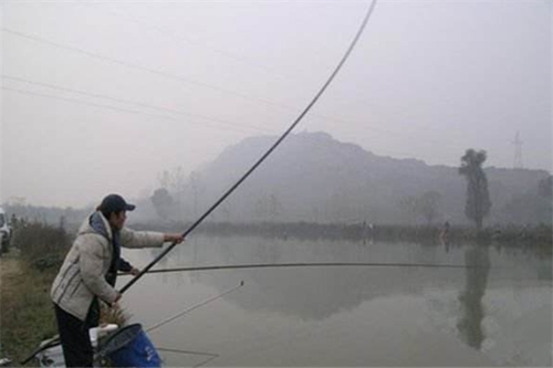 容易上手的几款传统钓钓法_WWW.YUJUCEPING.COM