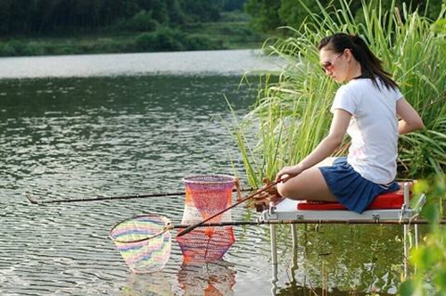 手竿钓鲫鱼的技巧_WWW.YUJUCEPING.COM