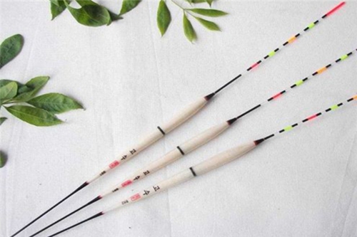 钓鲤鱼调漂的正确方法_WWW.YUJUCEPING.COM