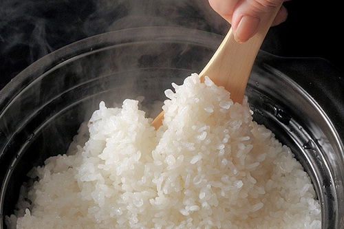 用米饭做钓饵的技巧_WWW.YUJUCEPING.COM