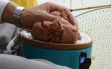 红虫拉饵钓的方法