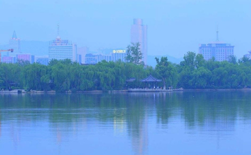钓鱼时要观察温度的变化_WWW.YUJUCEPING.COM