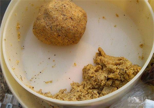 夏天钓鱼鱼饵的选择_WWW.YUJUCEPING.COM