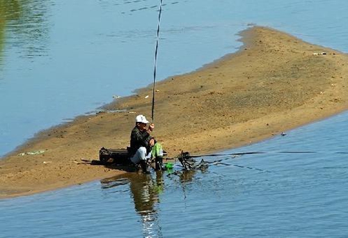 冬钓浅水区应该注意哪些问题_WWW.YUJUCEPING.COM