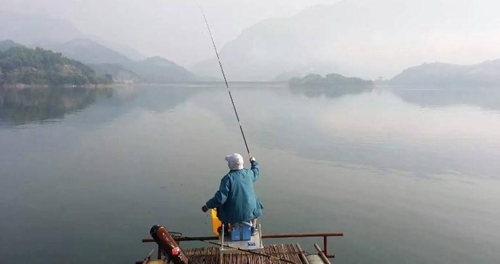 水库定点打窝的技巧_WWW.YUJUCEPING.COM